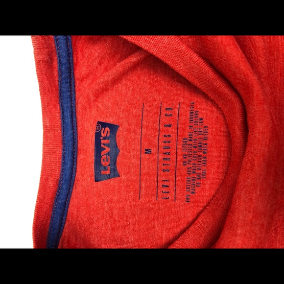 Levi’s red tee shirt w/ front left pocket - Picture 5 of 7